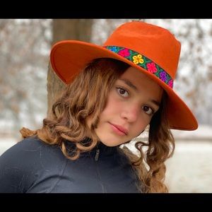 Hand made Artesanal hats 
Sombreros Artesanales